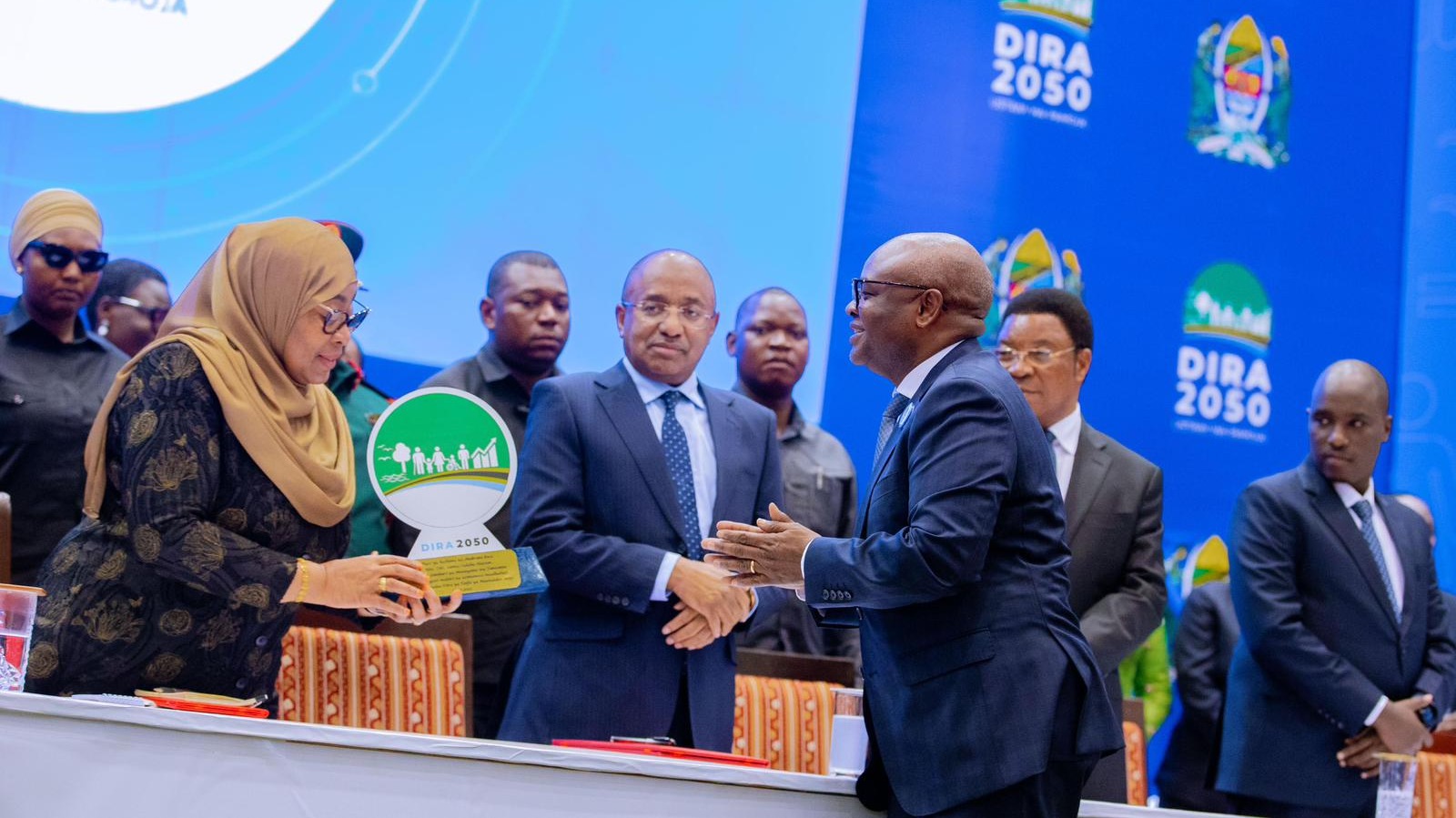 RAIS SAMIA AWEKA REKODI KURATIBU UANDISHI WA DIRA ISIYOKUWA NA ITIKADI ZA KISIASA