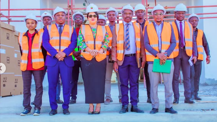 DKT. KIDA AKAGUA JENGO LA OFISI MPYA MTUMBA, ATOA WITO WA KUKAMILIKA KWA WAKATI