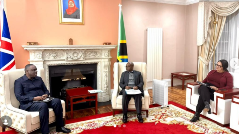 WAZIRI MKUMBO AANZA ZIARA RASMI UINGEREZA KATIKA KUENDELEZA DIPLOMASIA YA UCHUMI